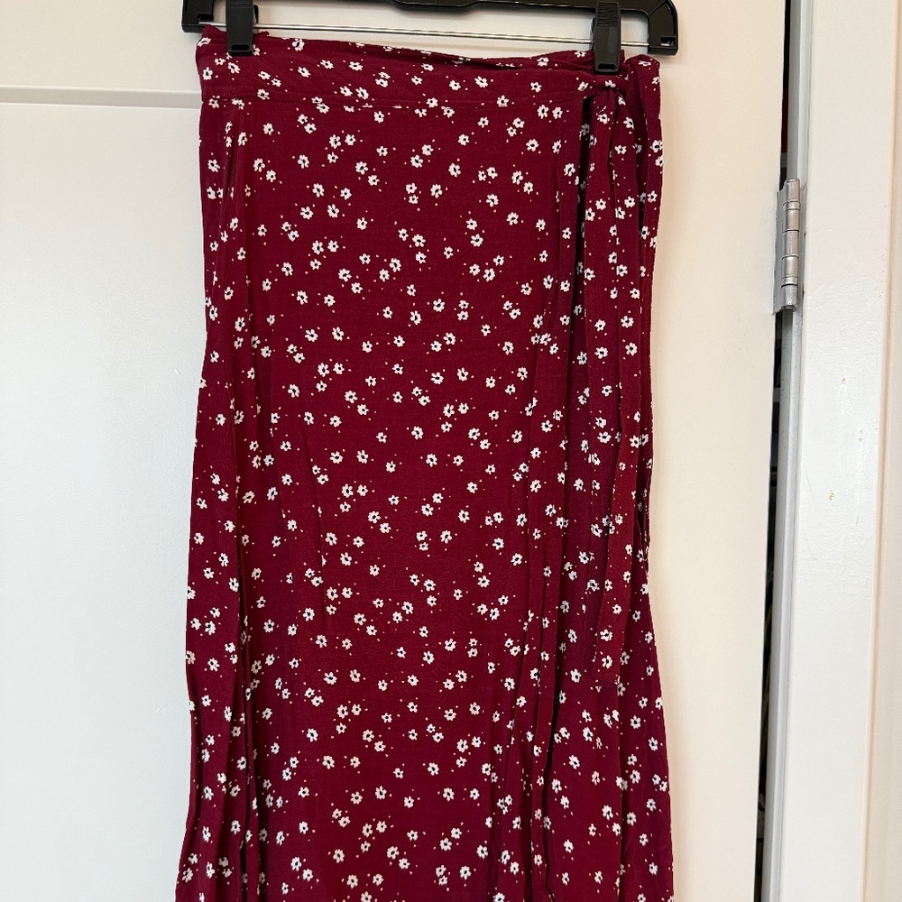 Faithfull The Brand Valencia Midi Wrap Skirt - Size 2 Burgundy with White Flower